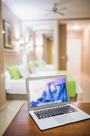 Rideaux occultants, Wi-Fi gratuit, draps fournis