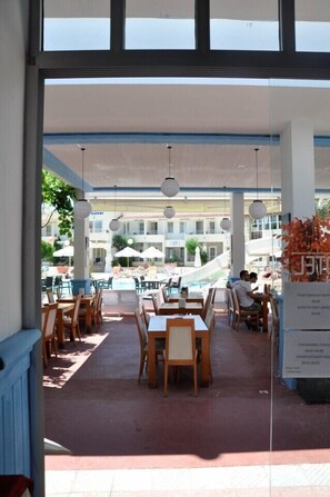 Breakfast, lunch and dinner served - Delfi Hotel & Spa (Bodrum)