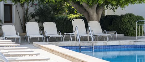 Seasonal outdoor pool, pool loungers