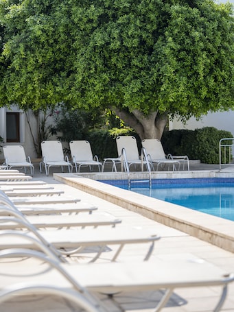 Seasonal outdoor pool, sun loungers
