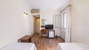 Standard Twin Room | Minibar, in-room safe, individually decorated, individually furnished