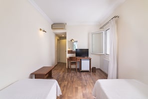 Standard Twin Room | Minibar, in-room safe, individually decorated, individually furnished - Seçkin Konaklar (Bodrum)