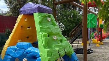 Children’s play area – outdoor
