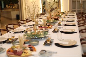 Breakfast, lunch served; local and international cuisine, pool views  - Hotel Karia Princess (Bodrum)