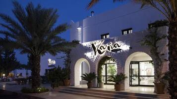 Fassade der Unterkunft – Abend/Nacht