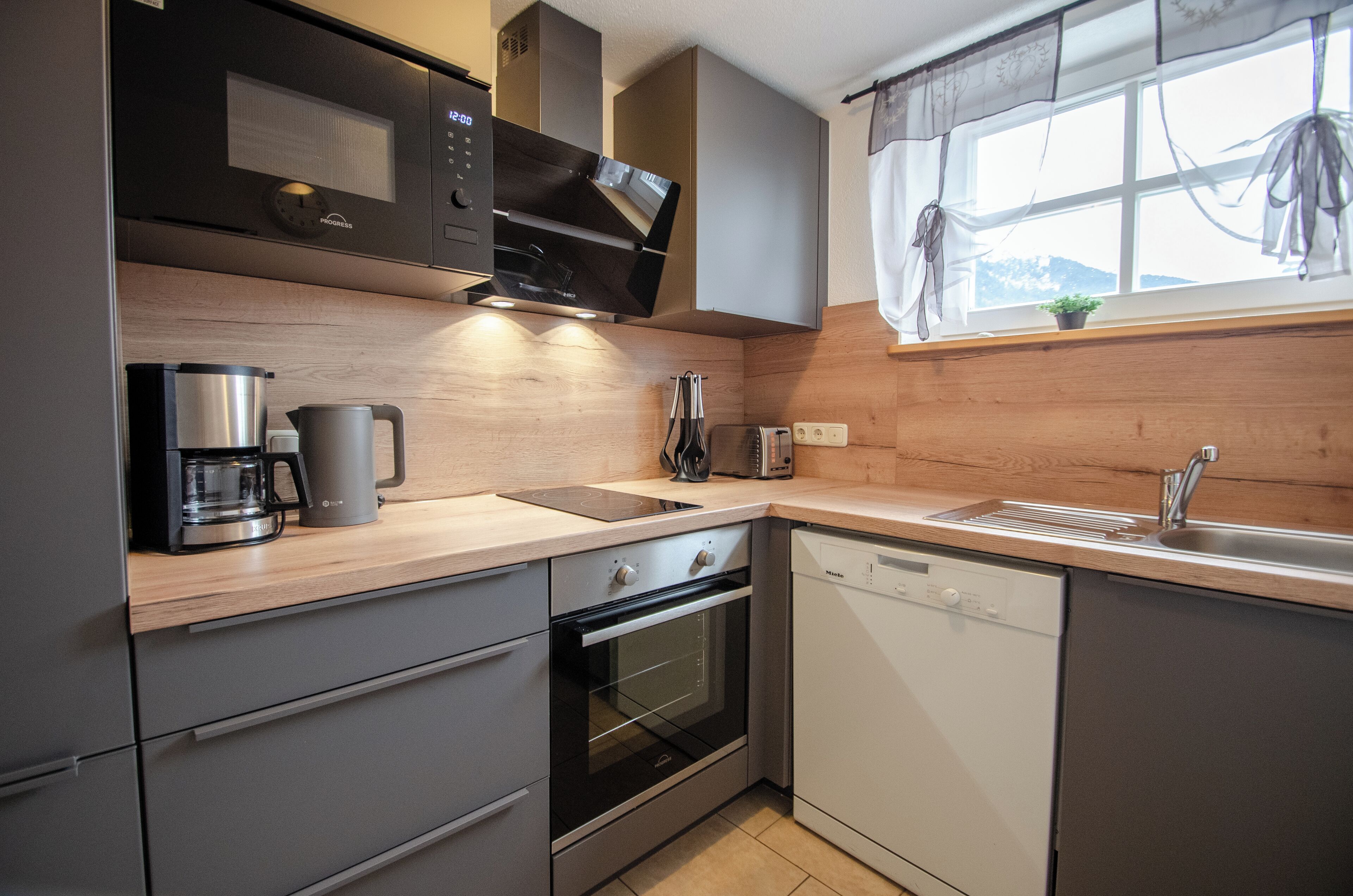 family condo, 2 bedrooms, mountain view | private kitchen