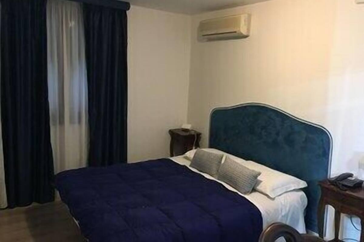 Couette en duvet d'oie, coffres-forts dans les chambres, bureau