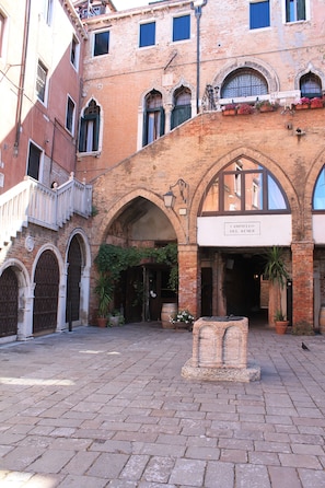 Exterior - Lion Morosini Palace (Venice)