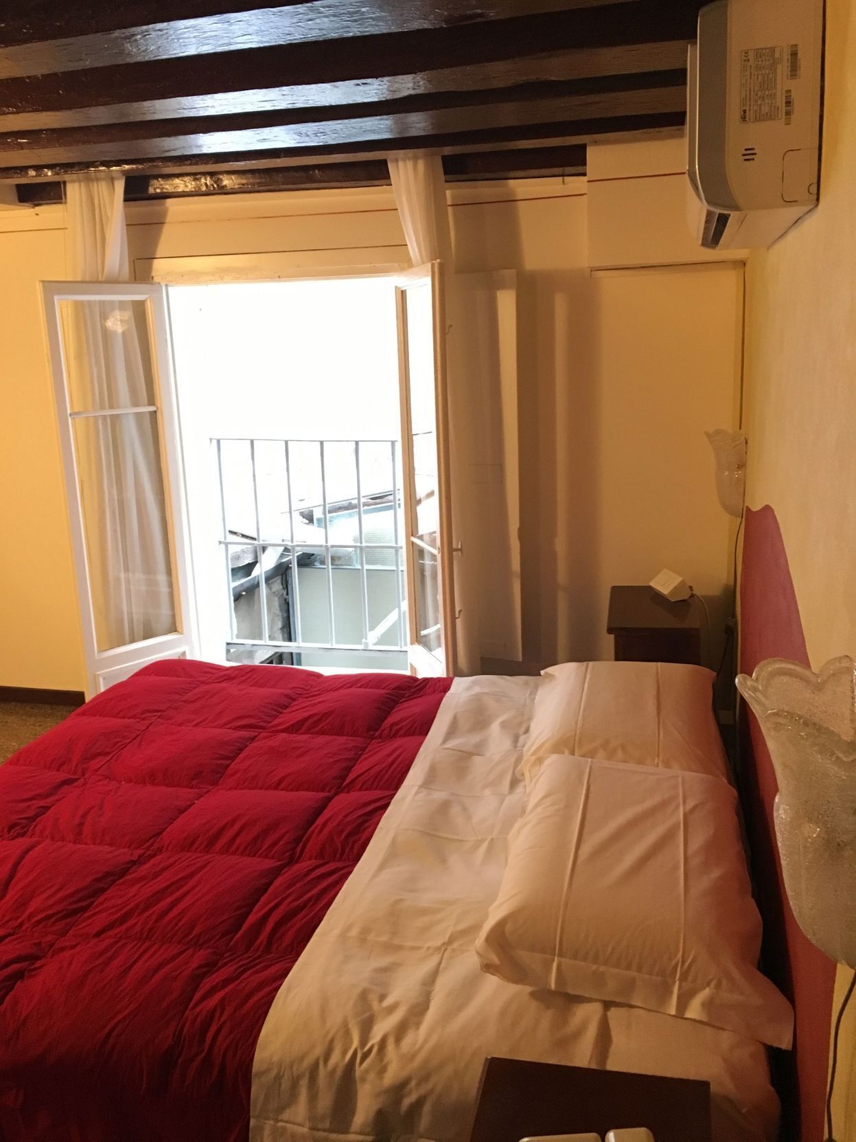 Couette en duvet d'oie, coffres-forts dans les chambres, bureau