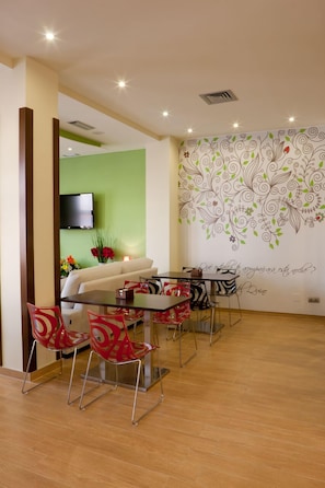 Lobby sitting area - Hotel Quino (Guardamar del Segura)