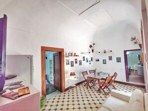 Fridge, microwave - Casa del Monacone (Naples)
