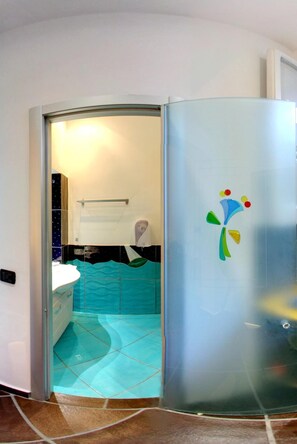 Shower, free toiletries, hair dryer, towels - Casa del Monacone (Naples)