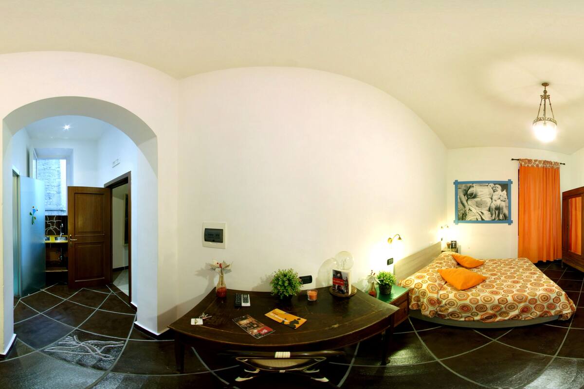 Double Room | In-room safe, desk, soundproofing, free WiFi
