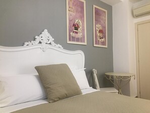 Minibar, escritorio y wifi gratis 