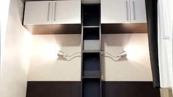2 habitaciones, caja de seguridad en la habitación y muebles diferentes