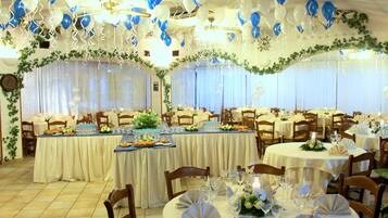 Frühstück, Mittagessen, internationale Küche, Speisen im Freien