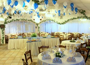 Breakfast, lunch, dinner served; international cuisine, alfresco dining  - Villaggio Fiori d'Arancio (Piano di Sorrento)