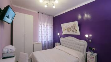Camera doppia | Materassi in memory foam, una cassaforte in camera, una scrivania