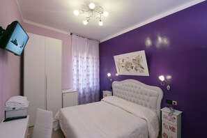 Chambre double | Lit avec matelas en mousse à mémoire, coffre-fort, bureau