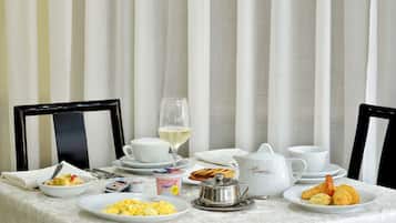 Free daily buffet breakfast