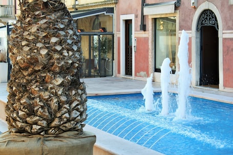 Exterior detail. Hotel Ristorante Commercio