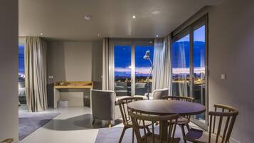 Suite | In-room dining