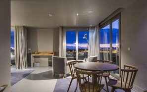 Suite | In-room dining