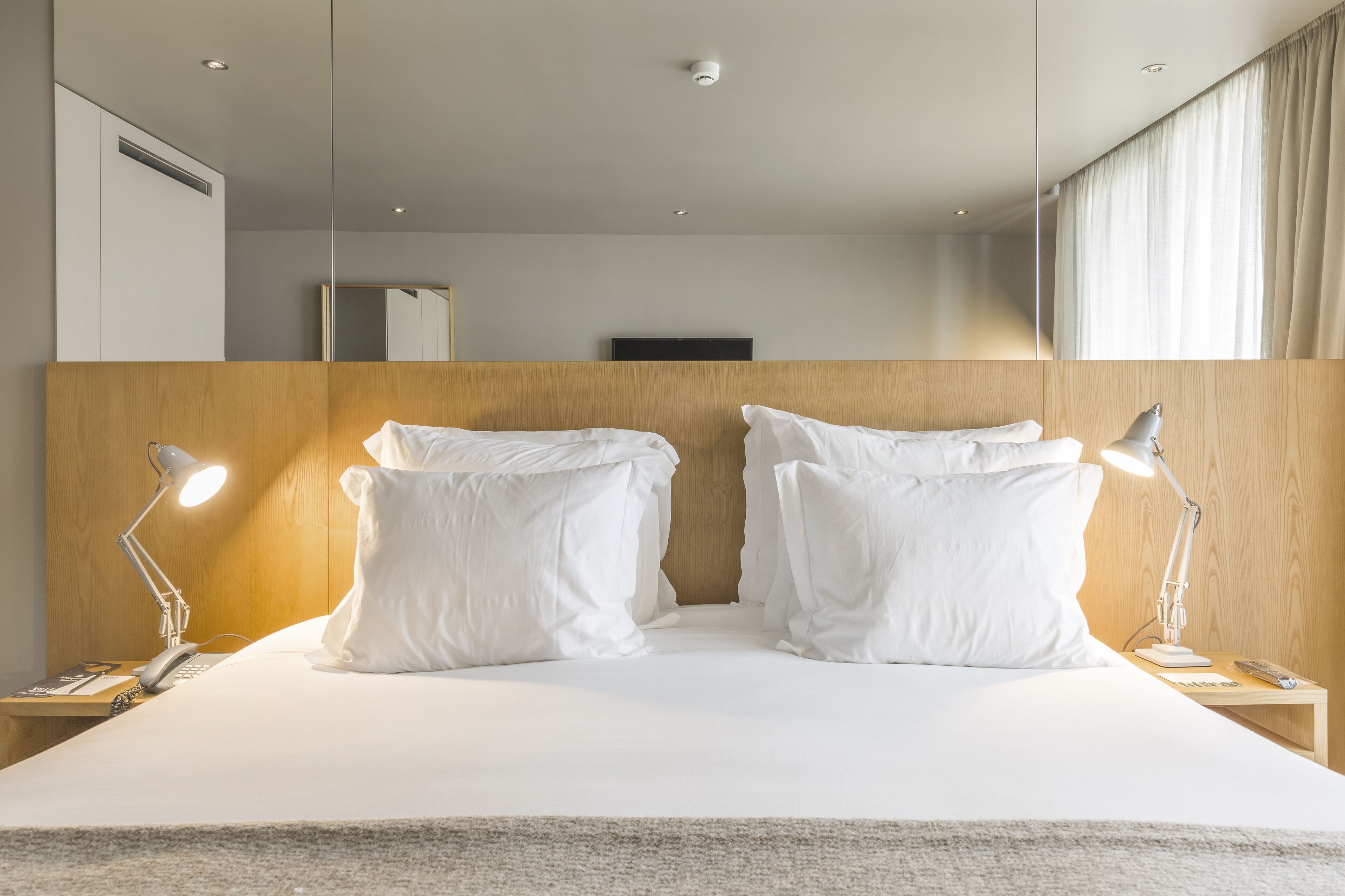 double room | 1 bedroom, minibar, in-room safe, desk