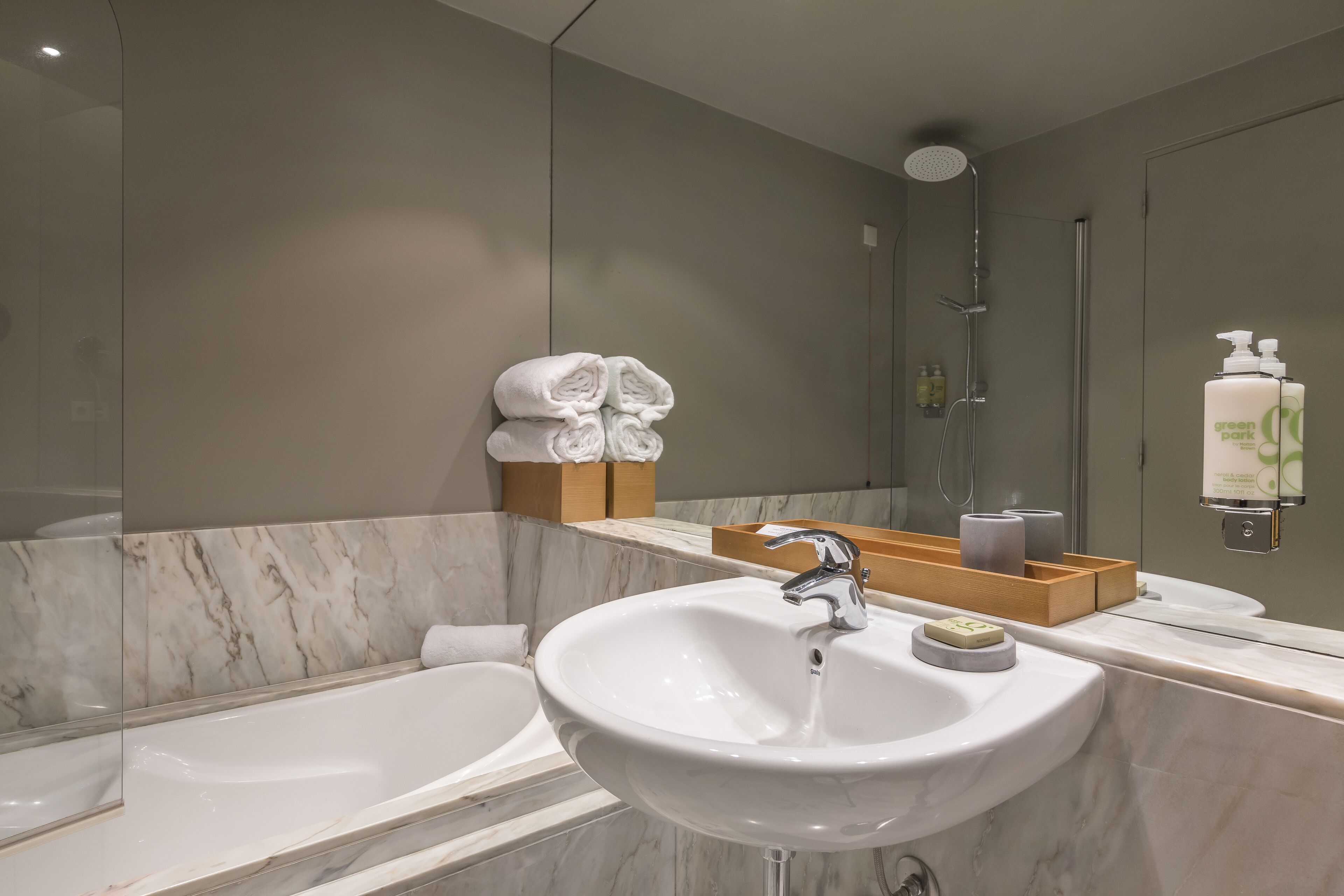 twin room | bathroom | bathtub, hair dryer, bathrobes, bidet