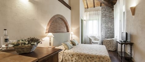 Junior lakosztály | Gyerekágy/csecsemőágy (felár ellenében) és ágynemű