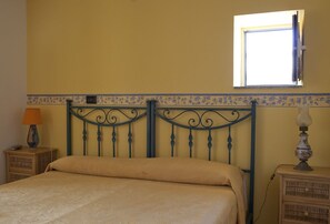 Double Room | Desk, soundproofing, iron/ironing board (on request), rollaway beds - Giuseppe Verdi B&B (Catania)