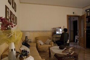 Lobby sitting area - Giuseppe Verdi B&B (Catania)