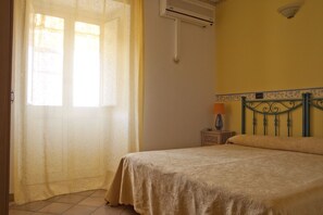 ห้องดับเบิล | โต๊ะทำงาน, ห้องเก็บเสียง, เตารีด/โต๊ะรีดผ้า, เตียงเสริม