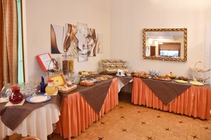 Tägliches inbegriffenes Frühstücksbuffet