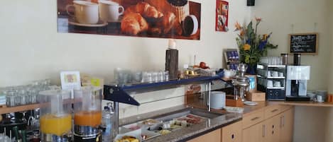 Café da manhã com buffet durante a semana (EUR 12 por pessoa)
