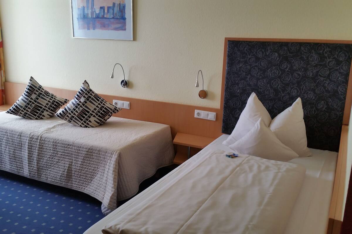 comfort single room | minibar, in-room safe, desk, iron/ironing board