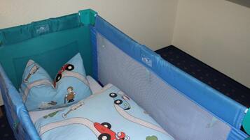 Children can play safely in this playpen with a fun, cartoon-themed mattress.