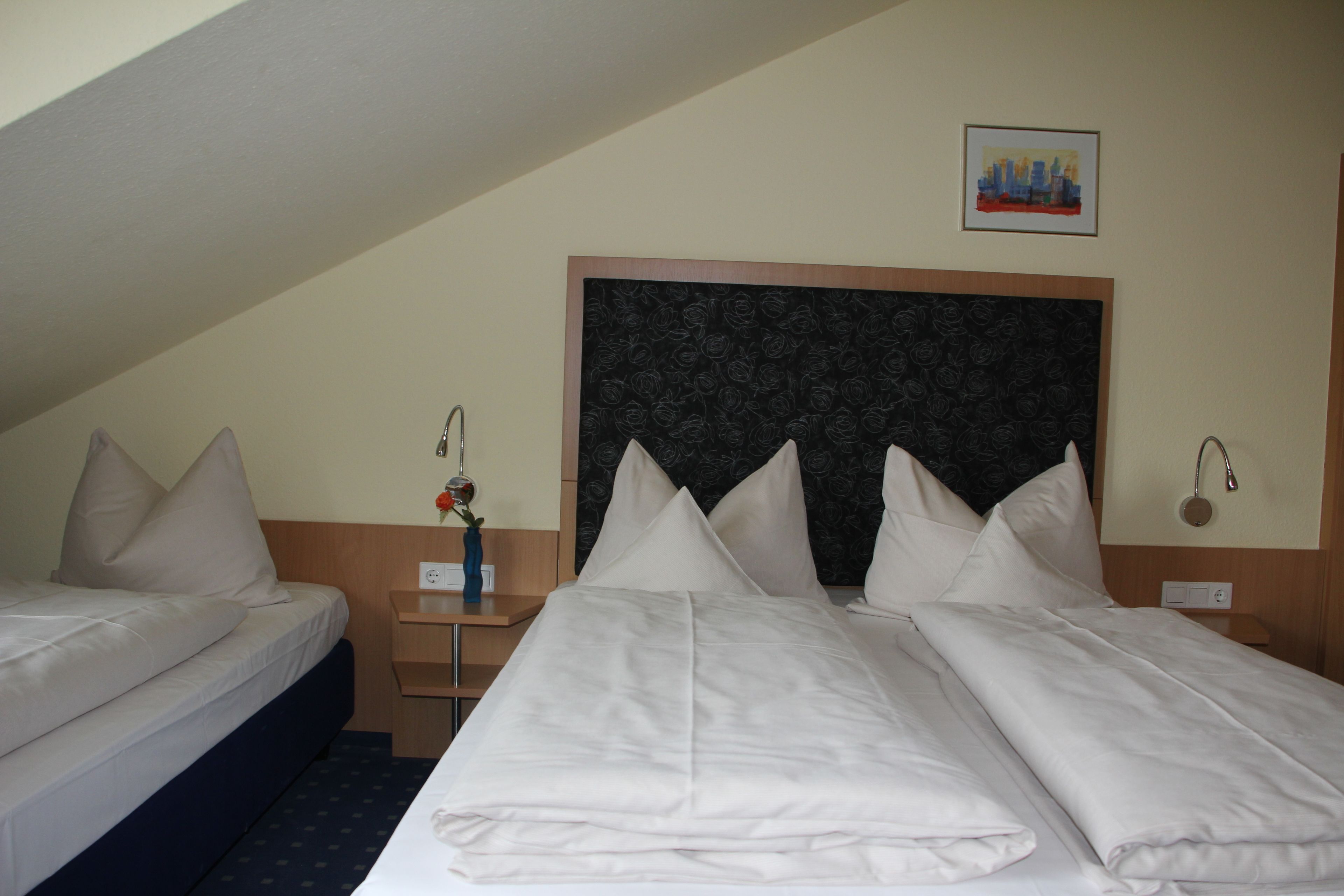 comfort triple room | minibar, in-room safe, desk, iron/ironing board