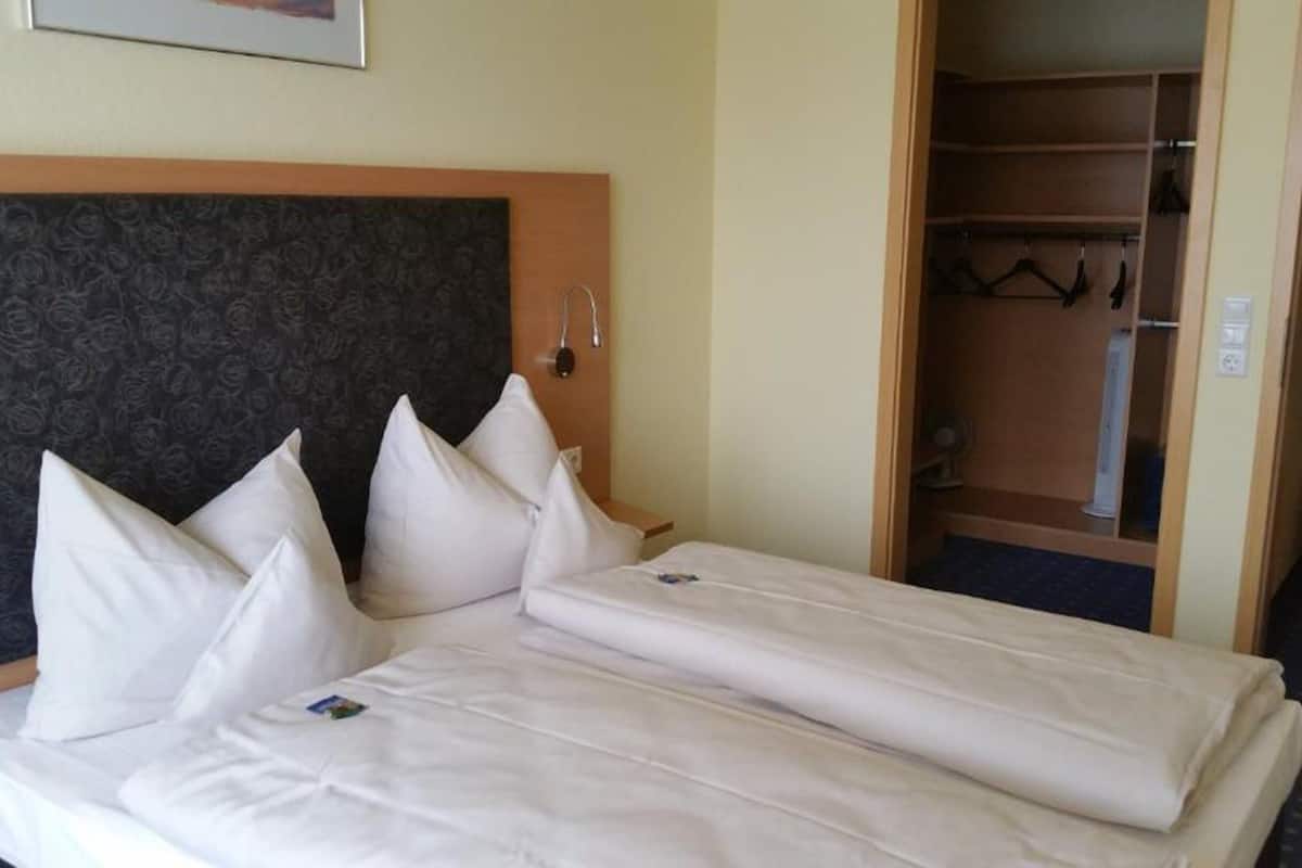 room | minibar, in-room safe, desk, iron/ironing board