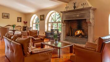 TV connectée de 32 pouces avec chaßnes numériques, télévision