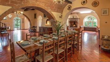 32-Zoll-Smart-TV mit Digitalempfang, Fernseher