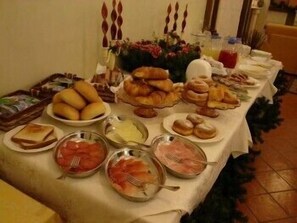 Free daily buffet breakfast