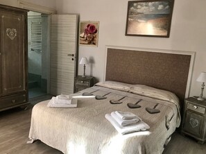 Quadruple Room | Desk, blackout curtains, free WiFi, bed sheets - GH Casa Vicenza (Rome)