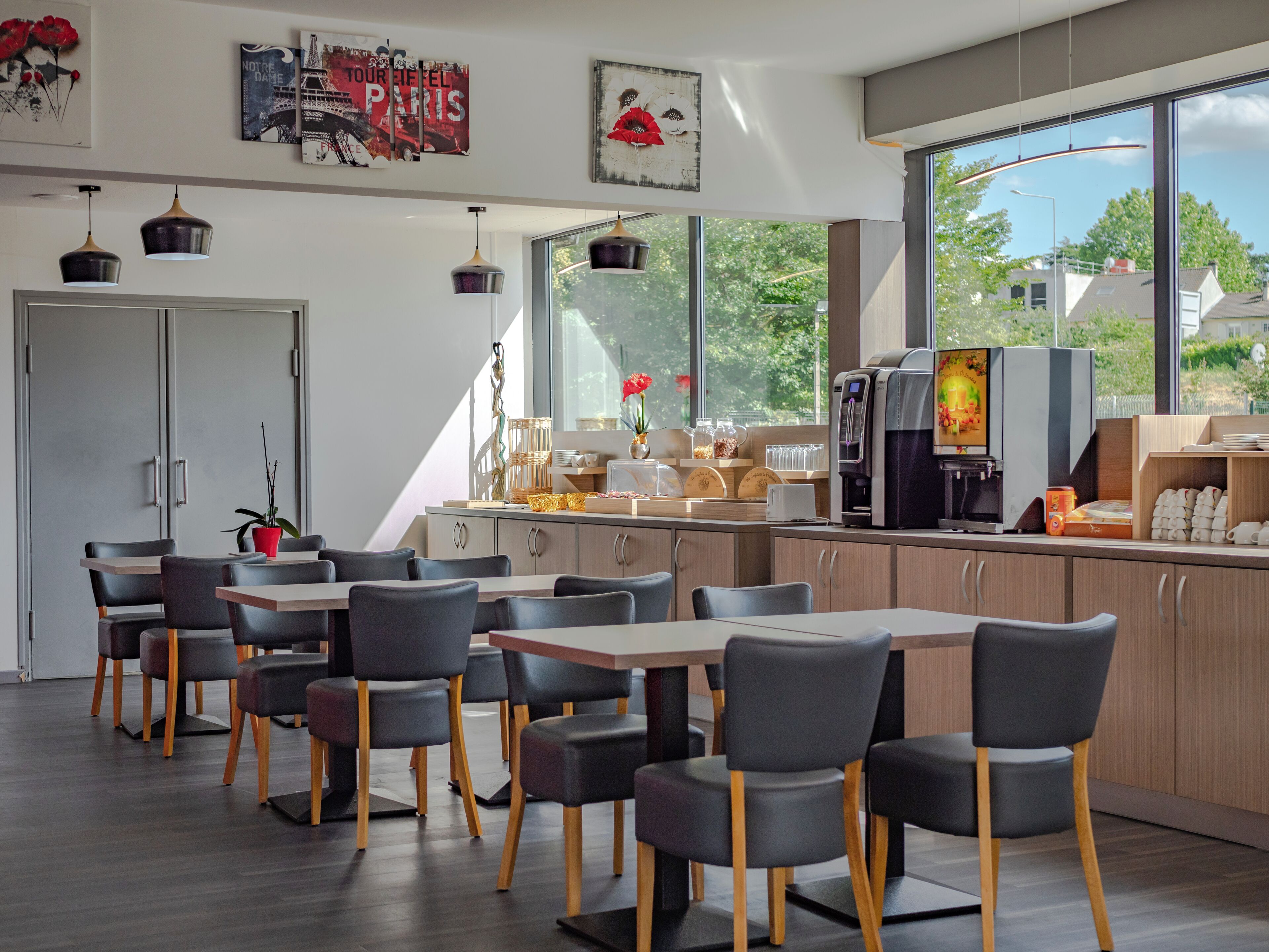 Dagelijks ontbijtbuffet (EUR 10.50 per persoon)