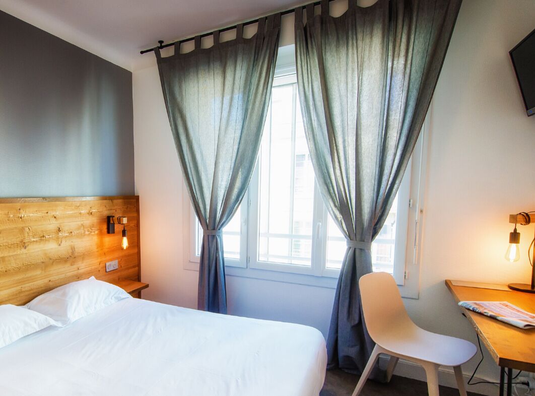 desk, soundproofing, iron/ironing board, free wifi