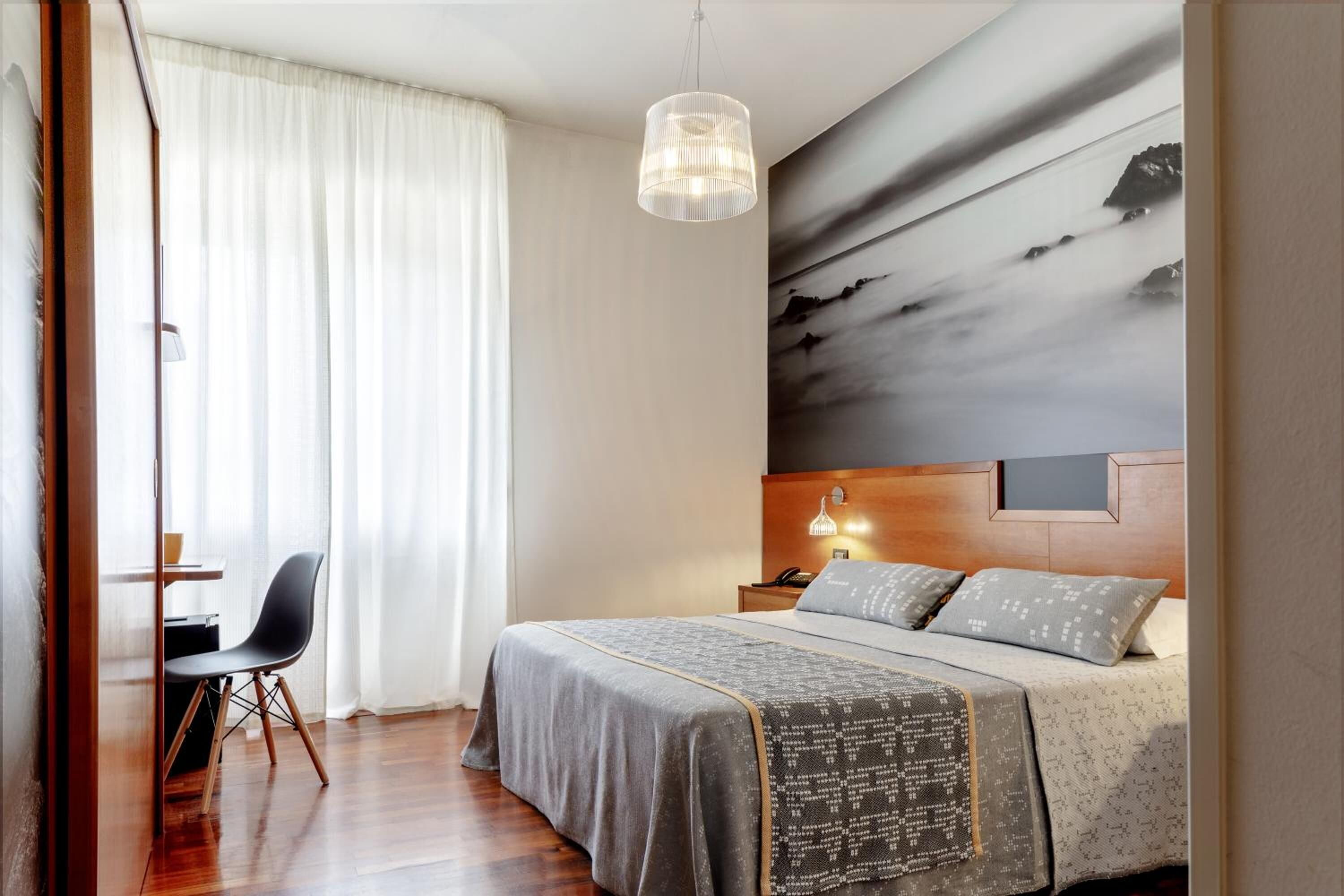 minibar, desk, laptop workspace, free wifi