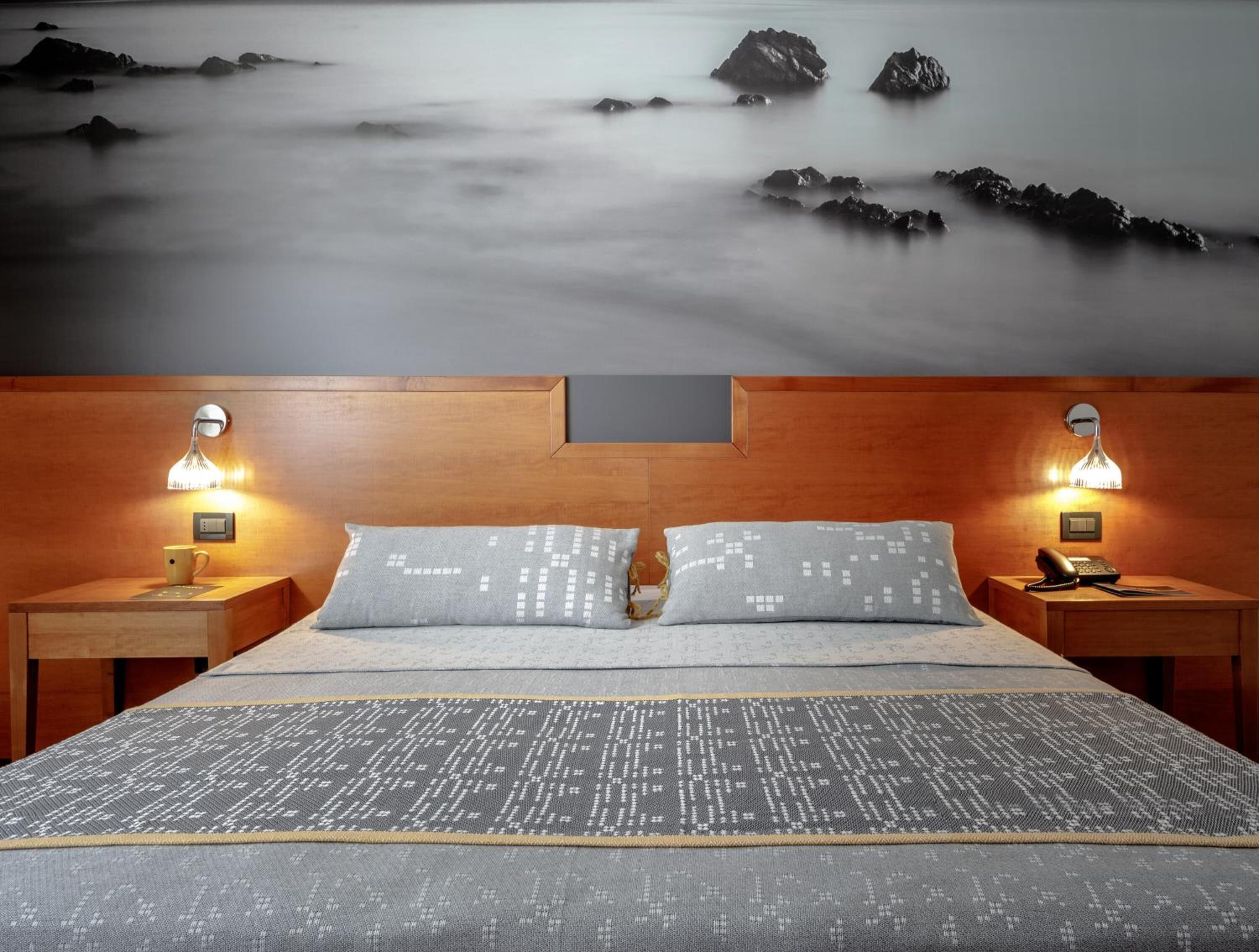 deluxe double room | minibar, desk, laptop workspace, free wifi