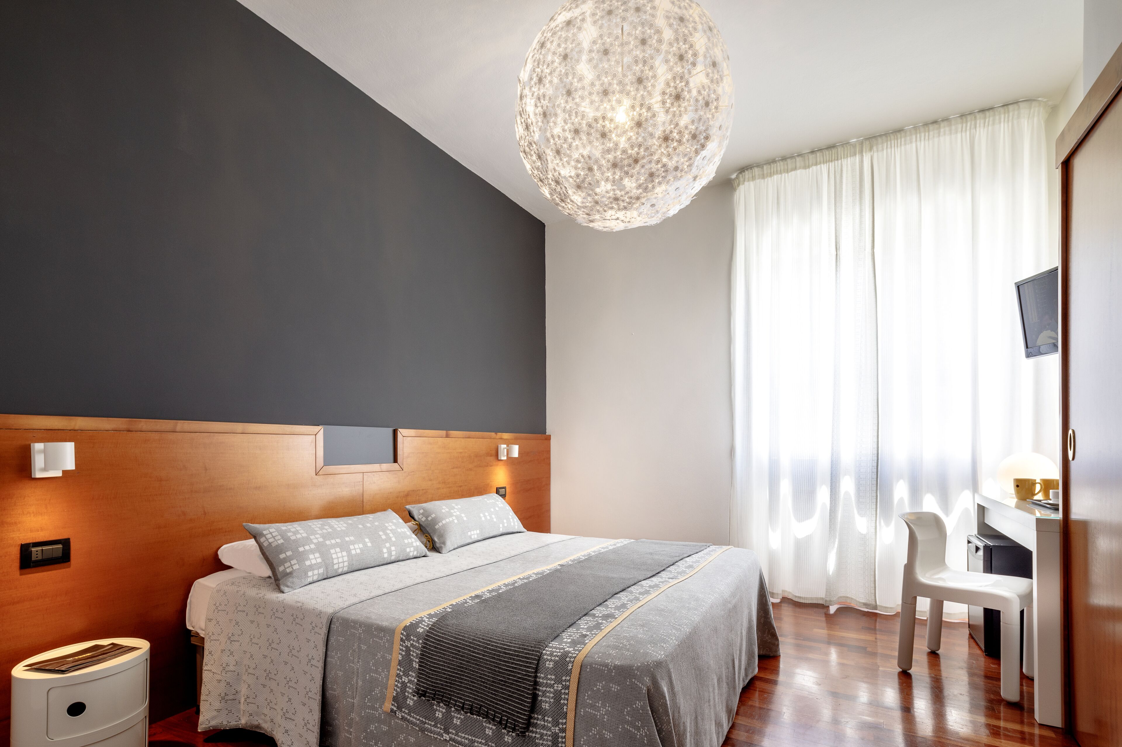 minibar, desk, laptop workspace, free wifi