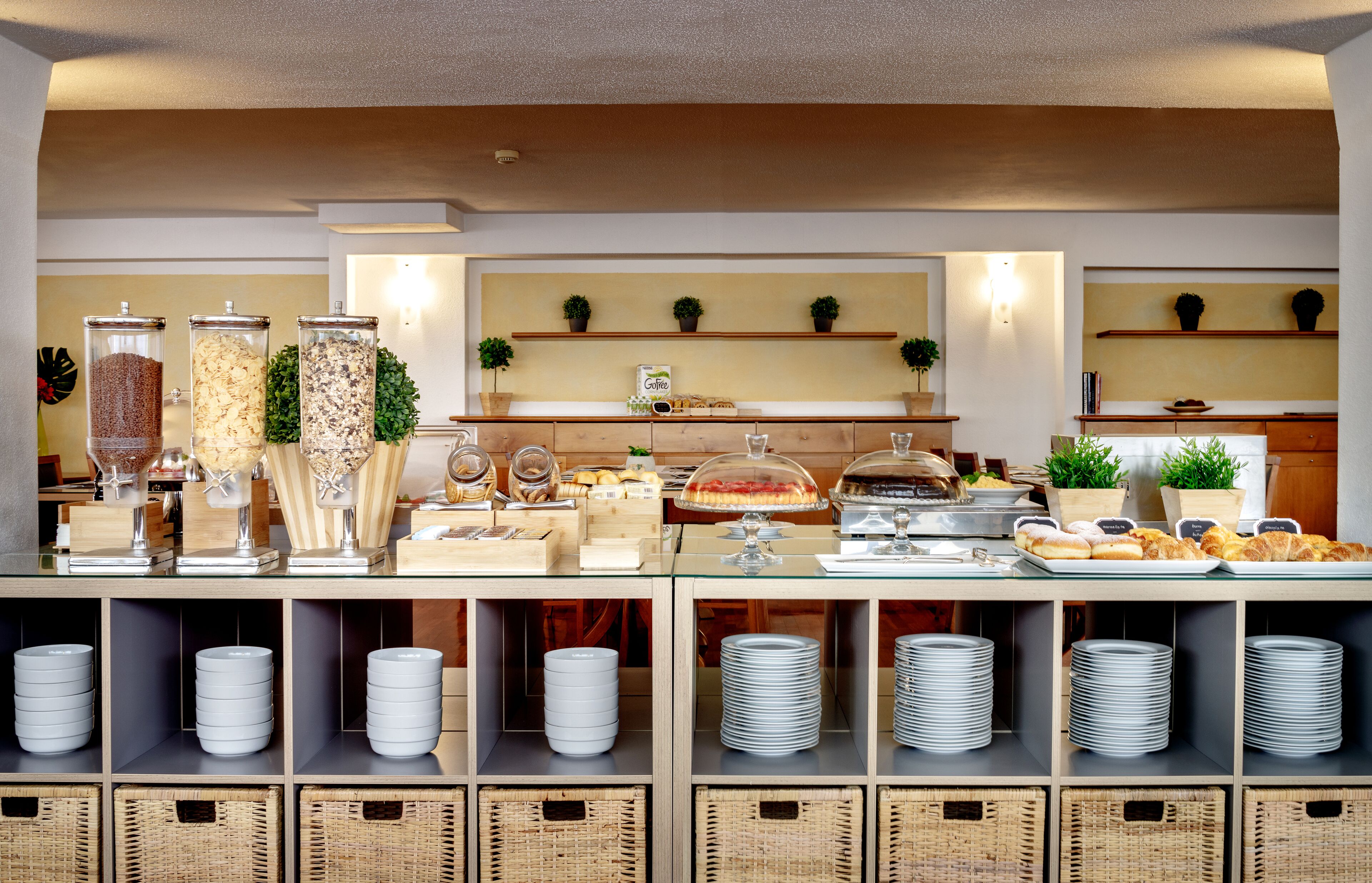 free daily continental breakfast