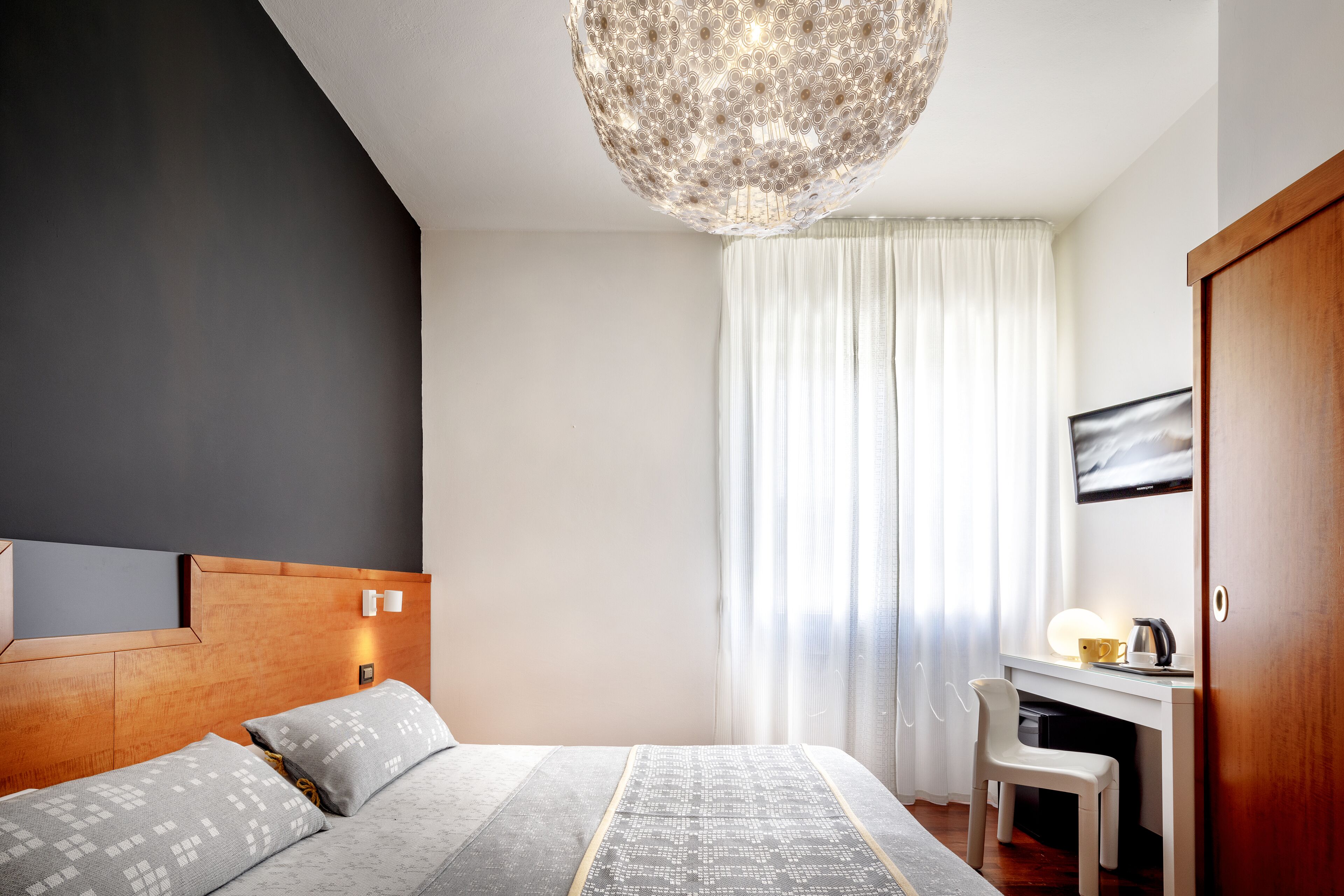 minibar, desk, laptop workspace, free wifi